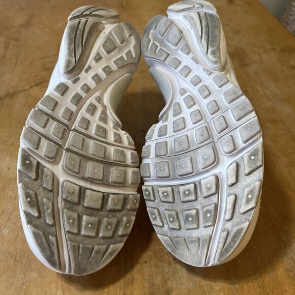 NIKE Presto (GS) Triple White Running Shoe MEN'S SIZE: 7Y (833875-100) - Picture 7 of 10